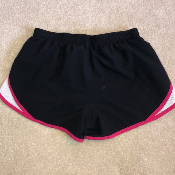 Under armor “RUN” shorts - Picture 2 of 3